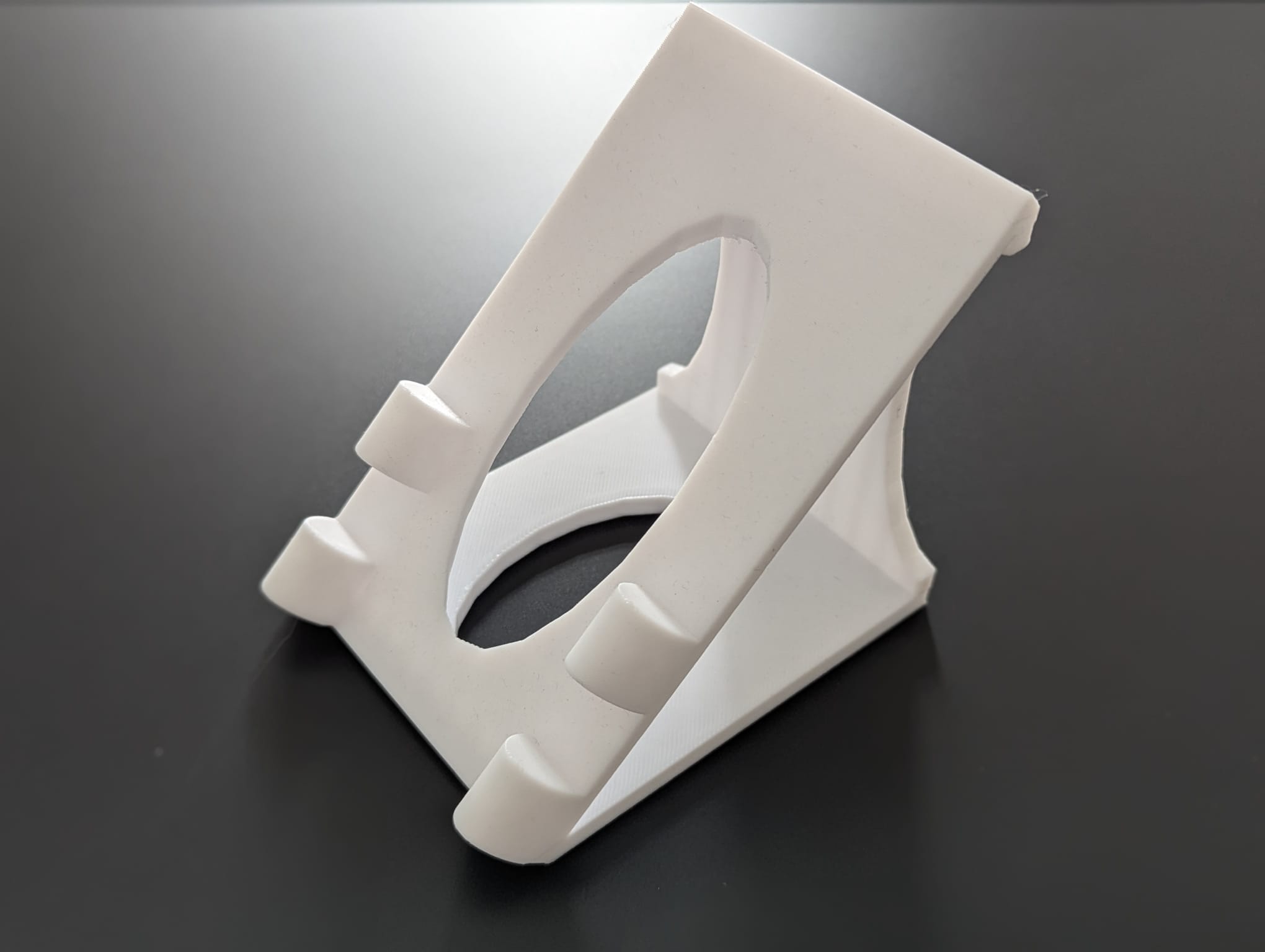 Uchwyty na model montowany na scianę